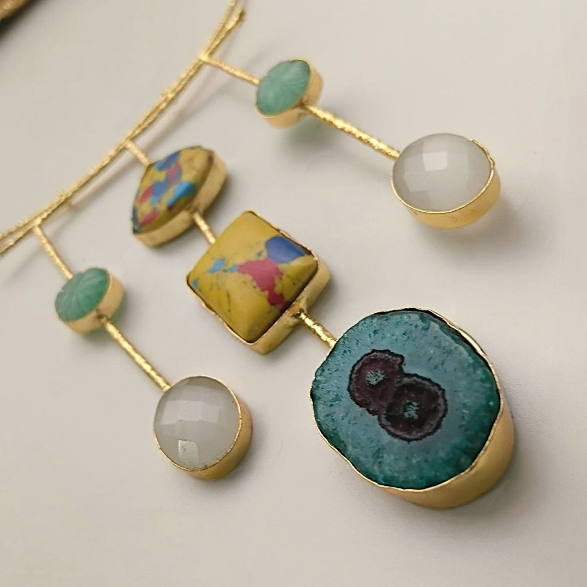 ANISHA NATURAL AGATE STONE GOLD TONED HANDMADE CHOKER/HASLI CH510