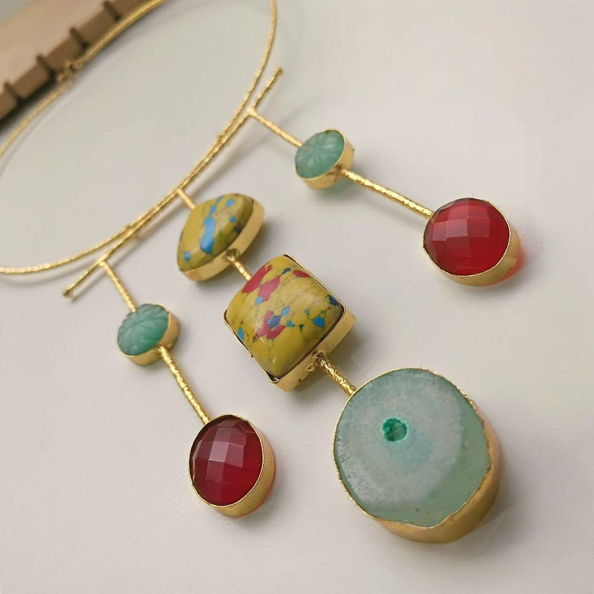 ANISHA NATURAL AGATE STONE GOLD TONED HANDMADE CHOKER/HASLI CH510