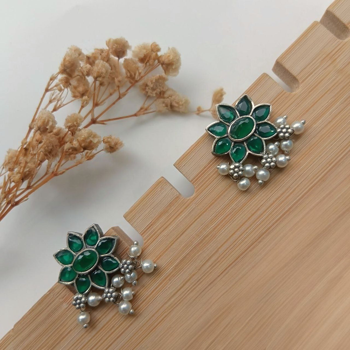ANSHITHA SILVER LOOK ALIKE HANDMADE CHOKER WITH EARRINGS CH126