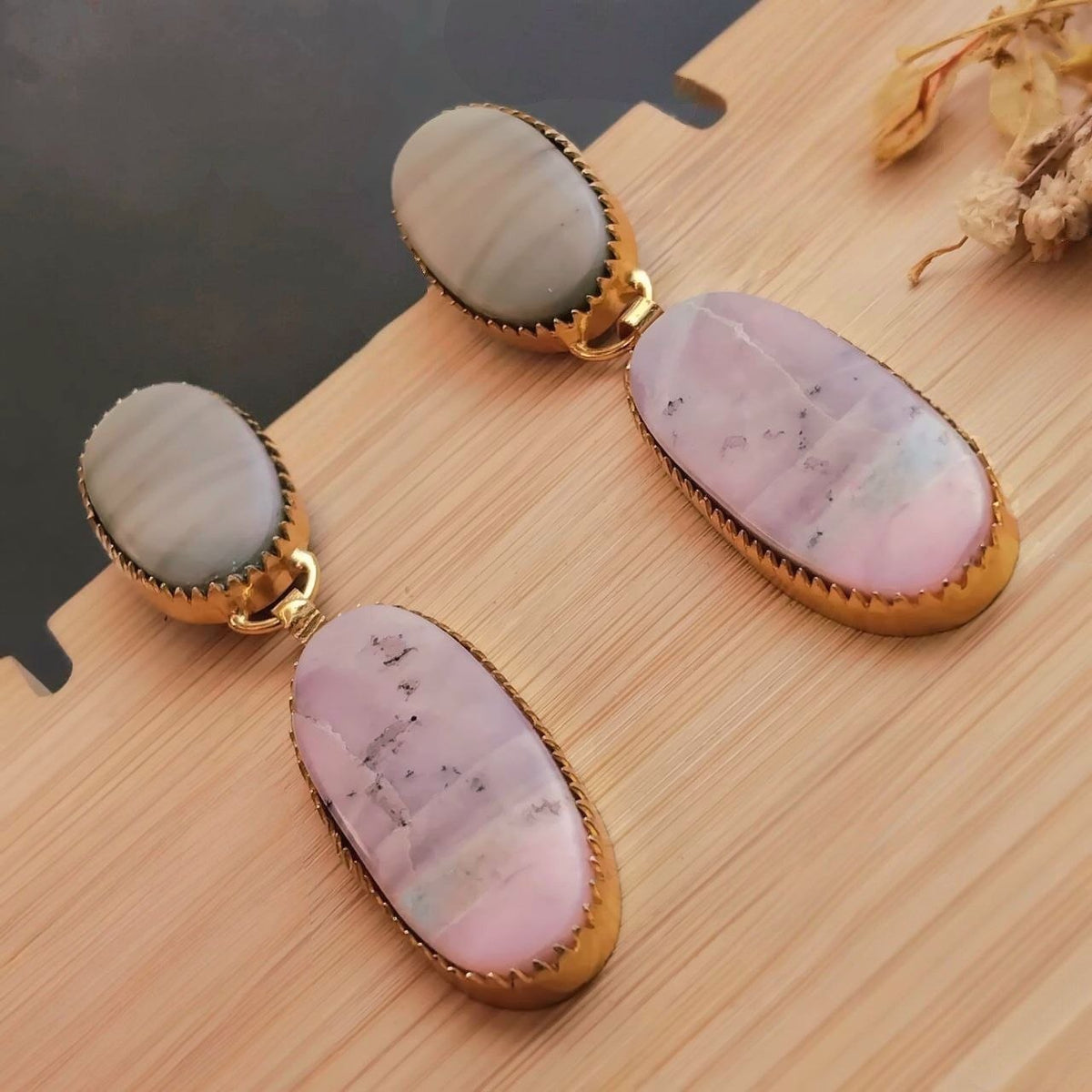 RIHANNA HANDMADE NATURAL STONE GOLD TONED DANGLERS/EARRINGS ER953