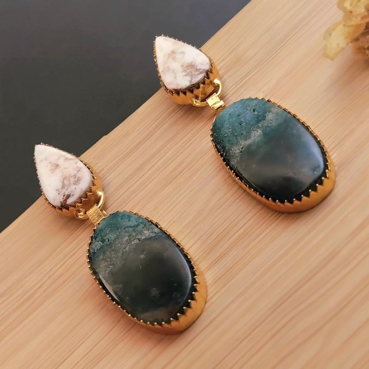 RIHANNA HANDMADE NATURAL STONE GOLD TONED DANGLERS/EARRINGS ER953