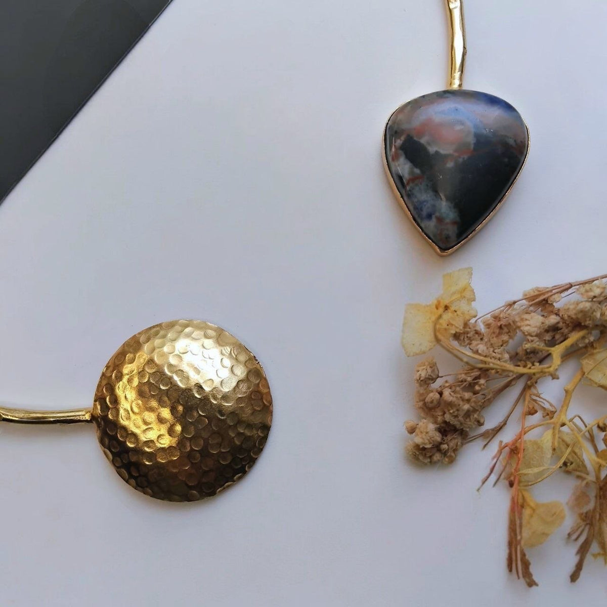 ZAYANA GOLD TONED HANDMADE SET WITH EARRINGS NECKLACE/HASLI NL374