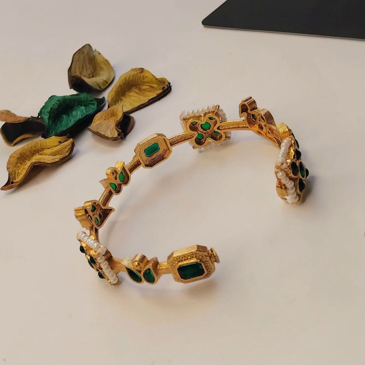 YAMINI GOLD TONED BRASS BANGLES BR214