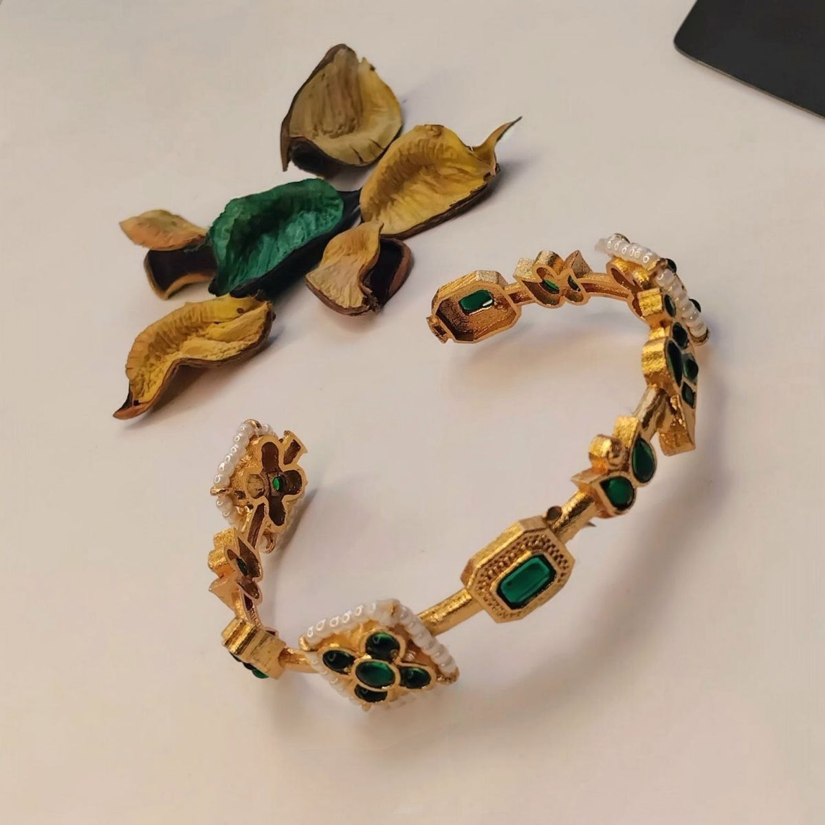 YAMINI GOLD TONED BRASS BANGLES BR214