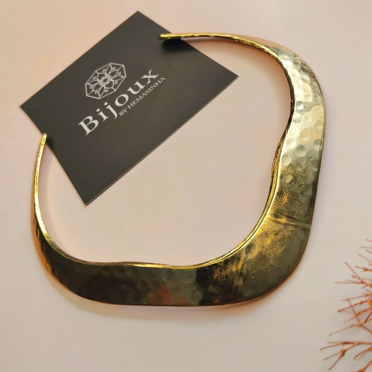 RISHIKA GOLD TONED HANDMADE NECKLACE / HASLI NL341