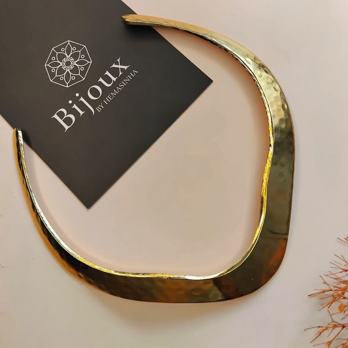 RISHIKA GOLD TONED HANDMADE NECKLACE / HASLI NL341